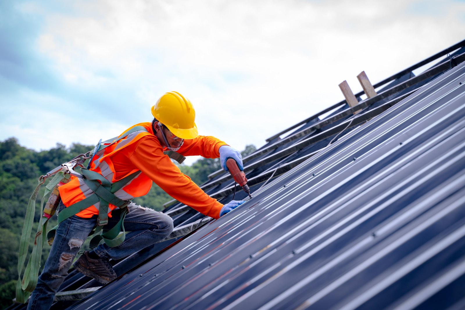 Understanding the Metal Roofing Installation Process: From Preparation to Completion